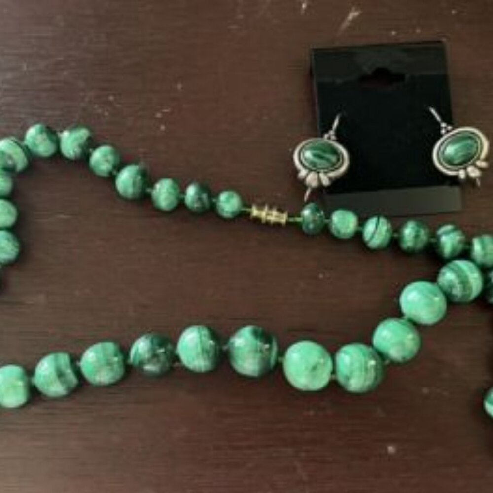 Vintage Graduated  Malachite 22" Necklace & Sterling Silver Earrings Set